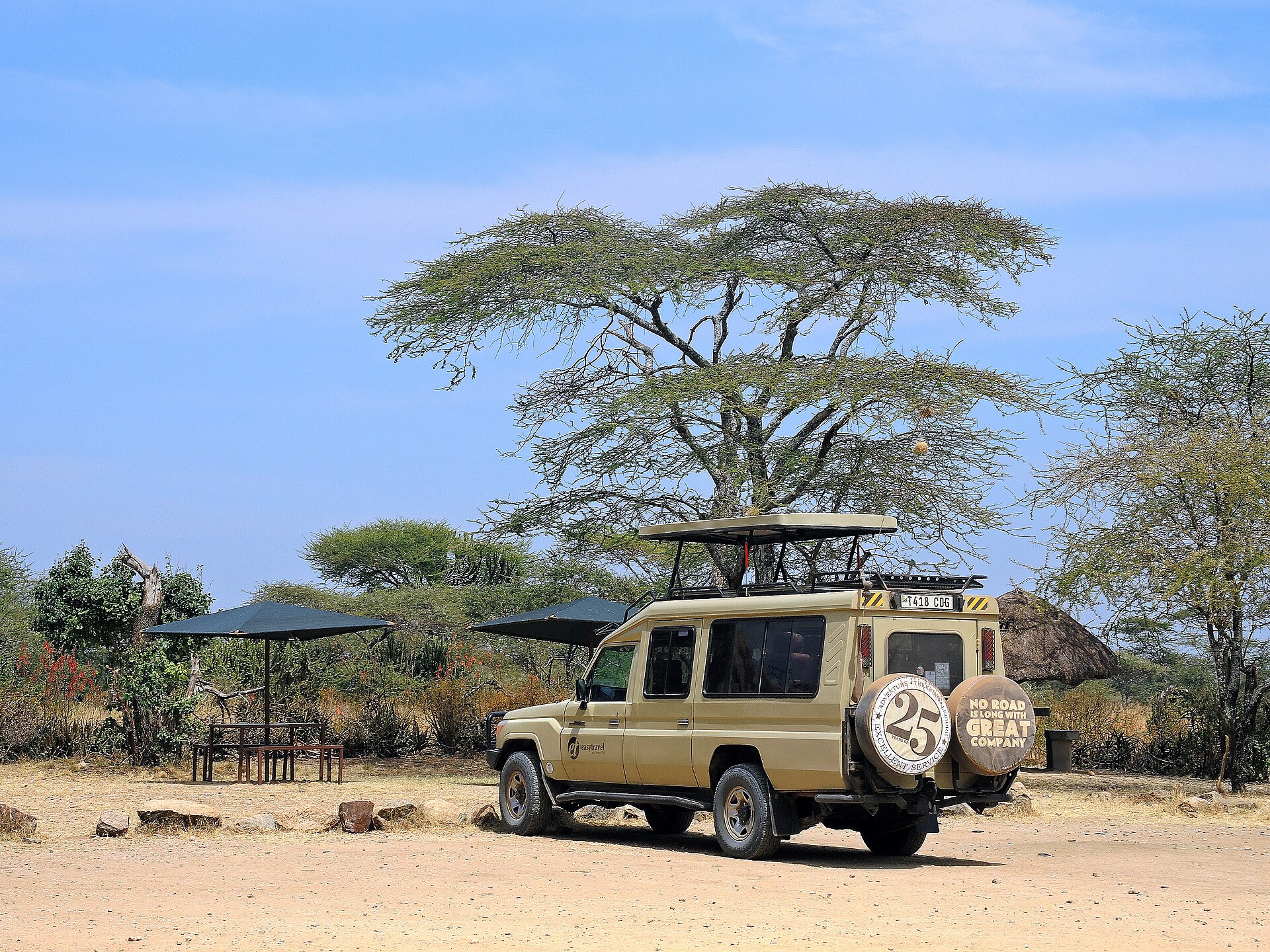 Safari vehicle in Serengeti National Park for transparent package planning